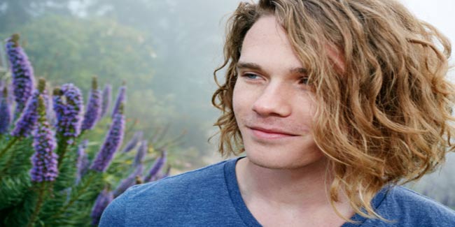 Long Hair for Men:Tips for Growing and Managing It